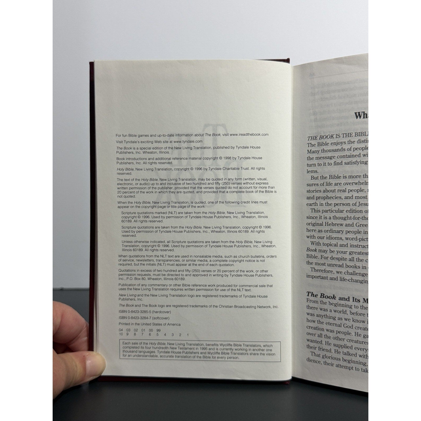 The Book Holy Bible New Living Translation NLT 1999 Tyndale House Red Hardcover