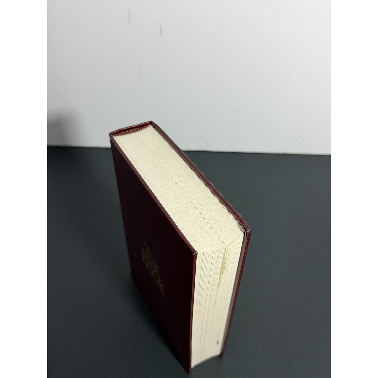 The Book Holy Bible New Living Translation NLT 1999 Tyndale House Red Hardcover